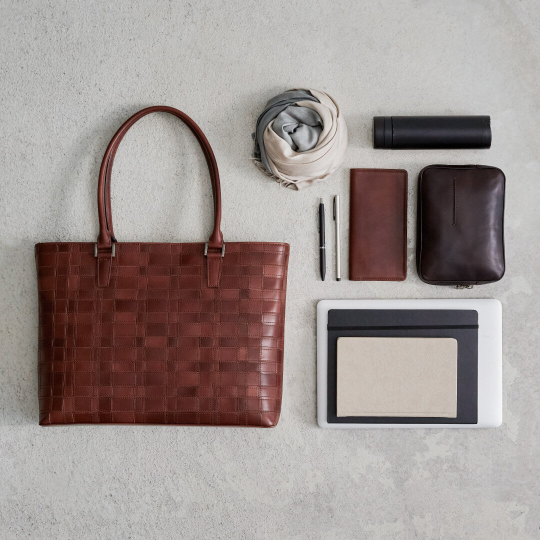 Antique Mesh Slim Tote