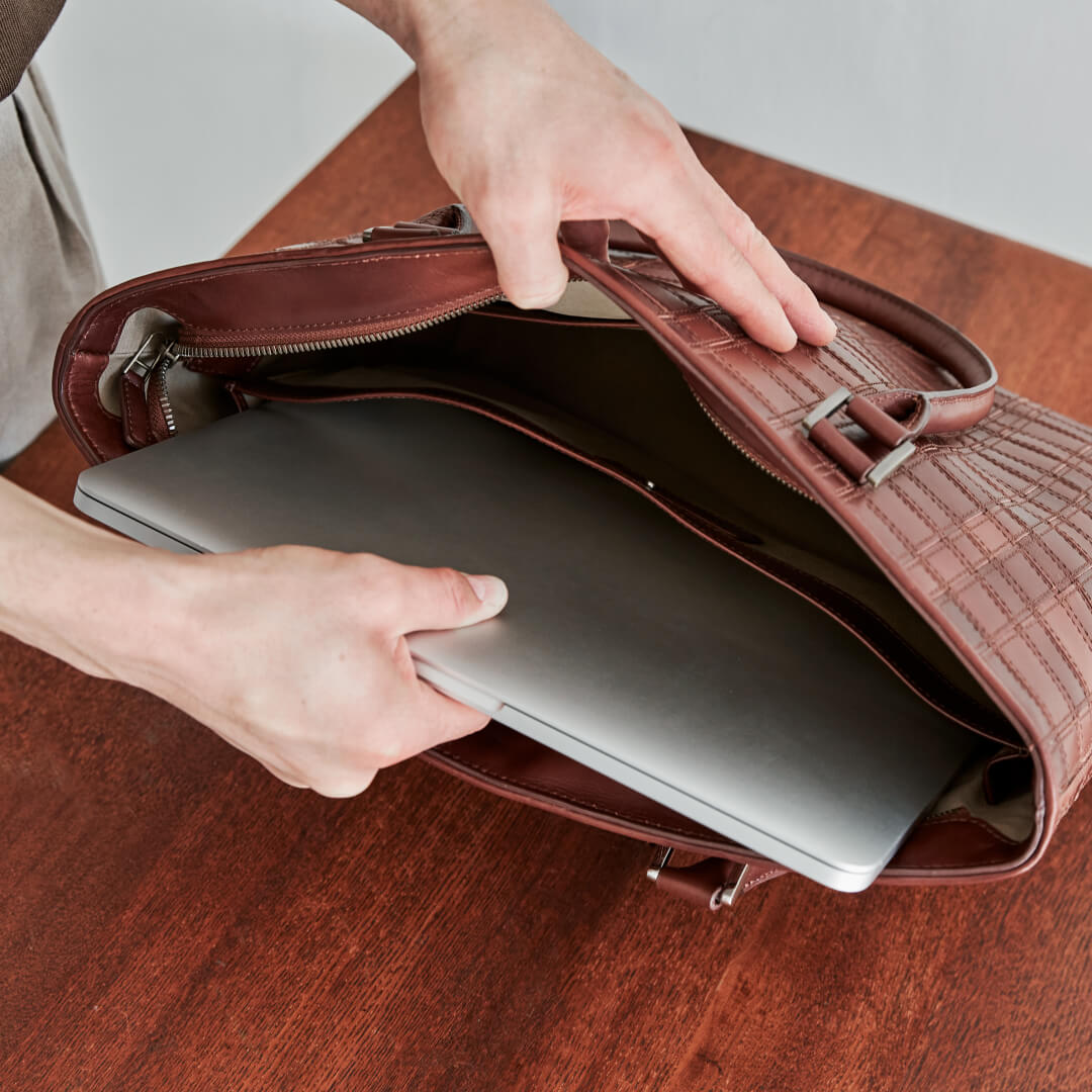 Antique Mesh Slim Tote