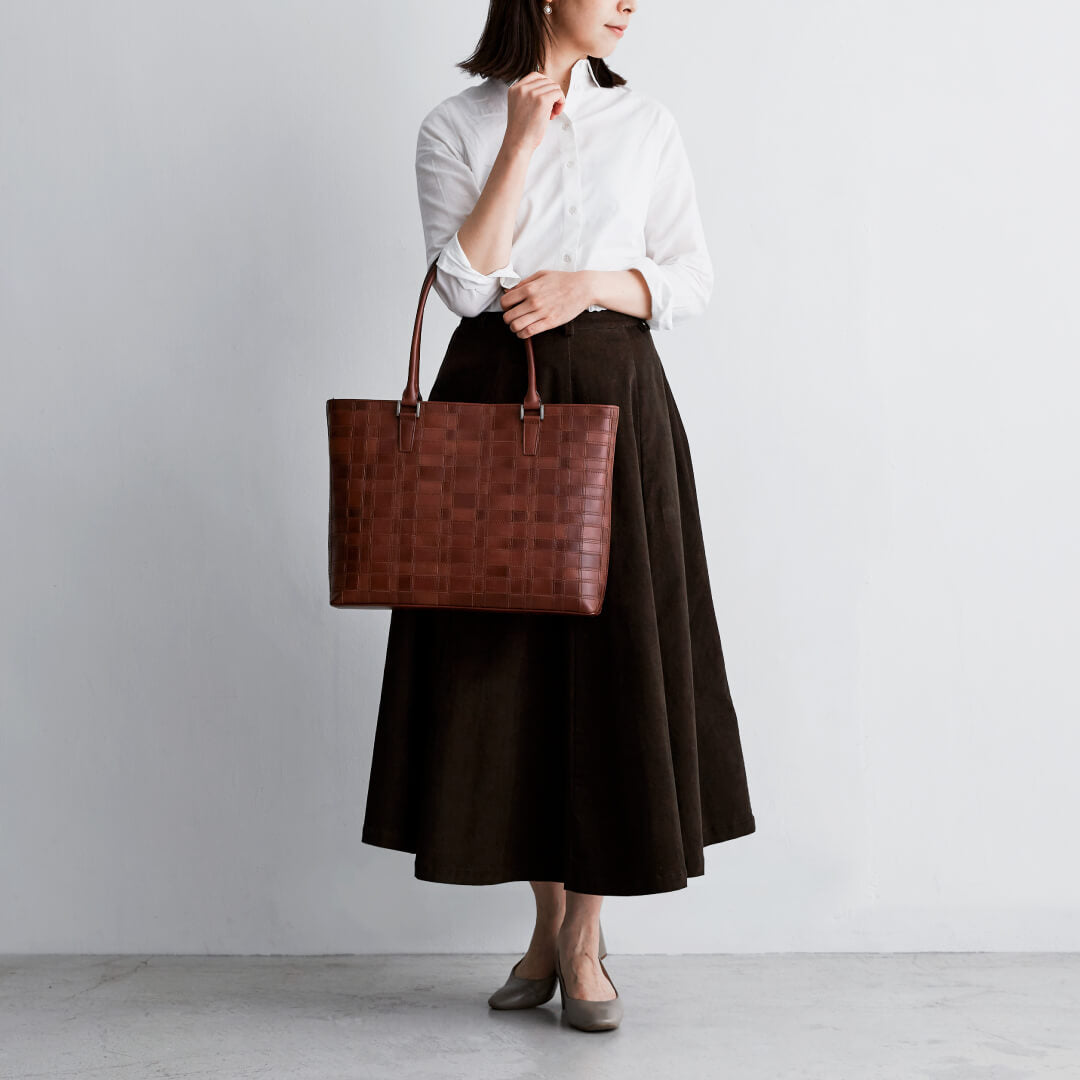 Antique Mesh Slim Tote