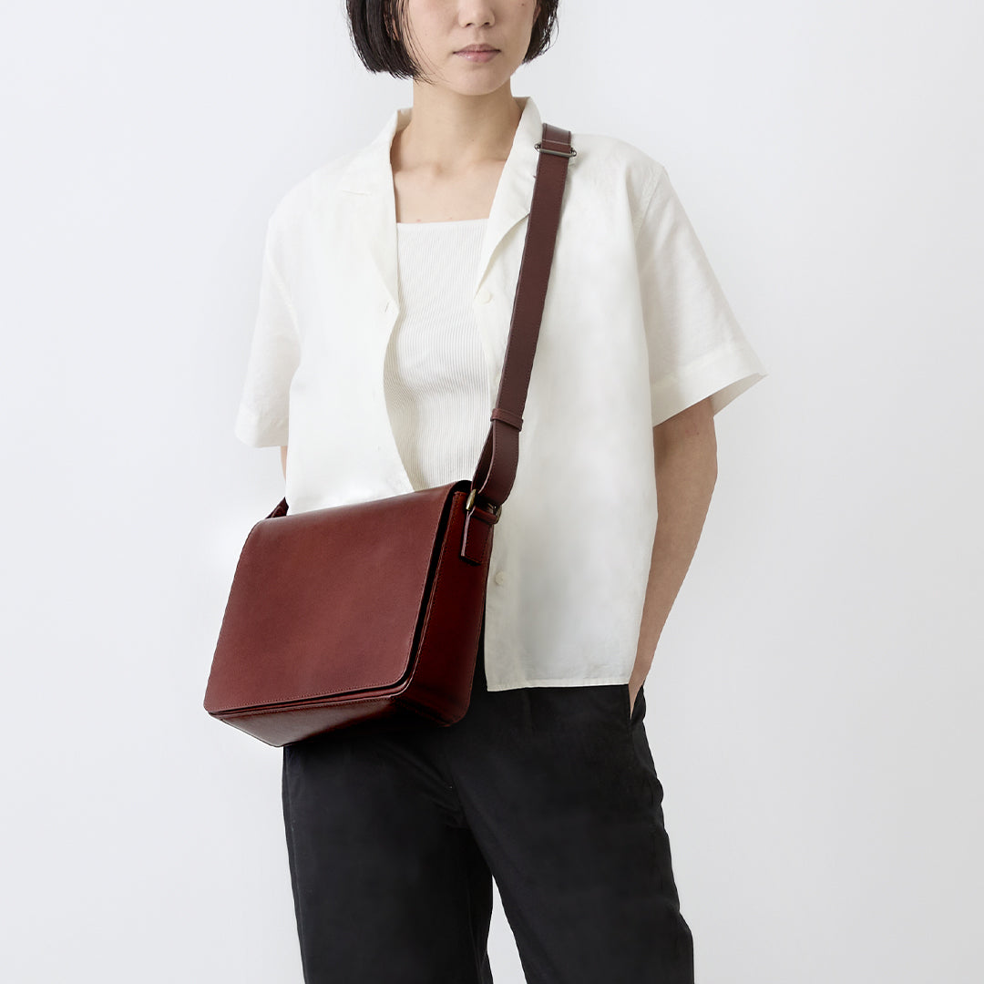 MOTHER HOUSE ショルダーバッグ メッセンジャー アンティーク B5 Antique B5 Shoulder | Leather Shoulder Bag