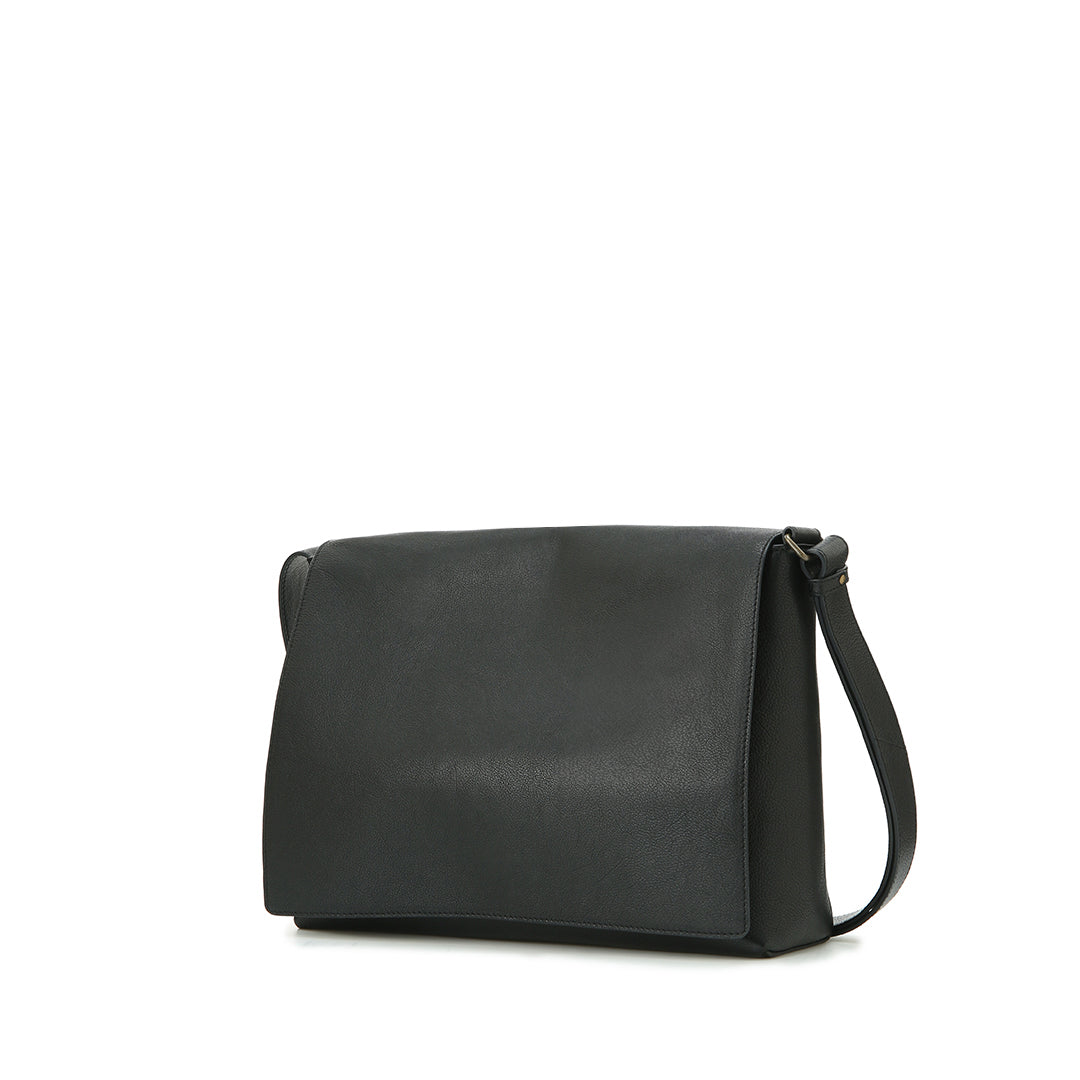 Grained Flap Shoulder