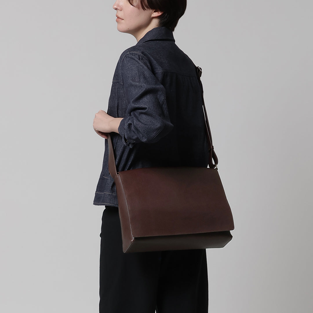 Grained Flap Shoulder