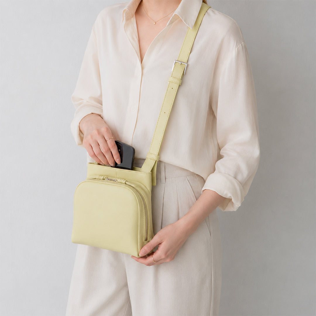 Sora 2-Way Shoulder Bag M | Travel Friendly